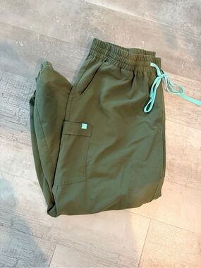 Olive Green Women's Cargo Scrub Joggers with Mint Drawcord